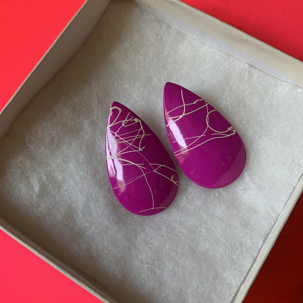 Vintage 1980s Drizzle Paint Stud Earrings - Magenta & White